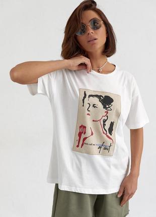 Женская футболка с принтованной нашивкой4 фото