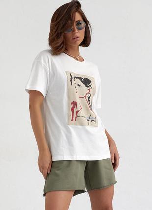 Женская футболка с принтованной нашивкой5 фото