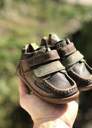 Clarks first shoes шкіряні кросівки туфлі