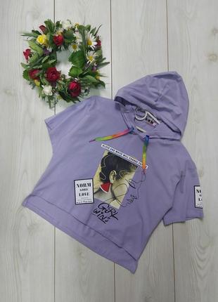 Укороченная футболка с капюшоном для девушки