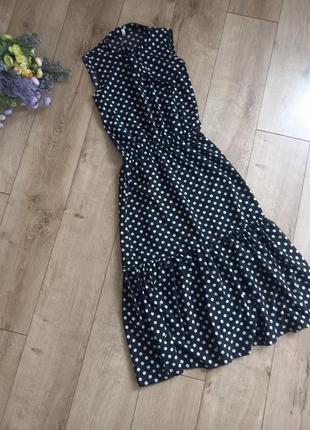 Чорне плаття в білий горох