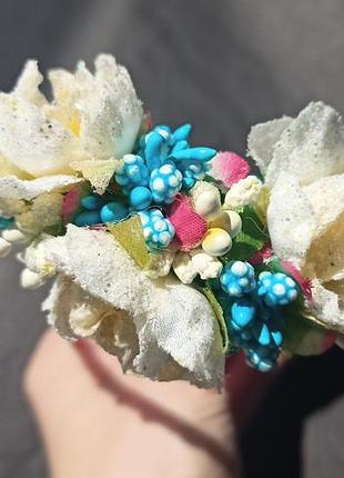 Обруч с цветами и блестками