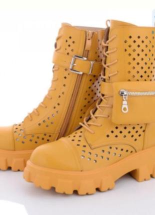 Яскраві літні черевики