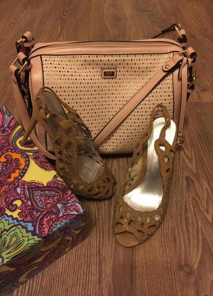 Босоніжки attizzare