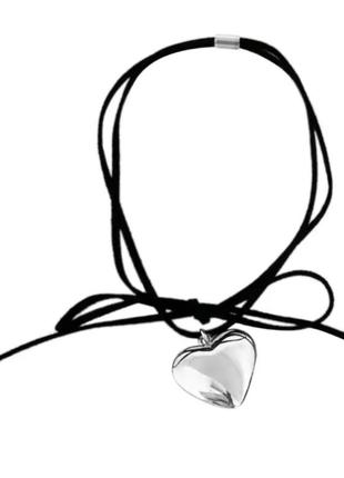 Трендовый замшевый шнурок   с кулоном сердце