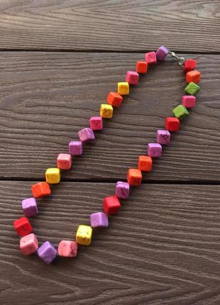 Бусы самоцветы разноцветные камни кубики