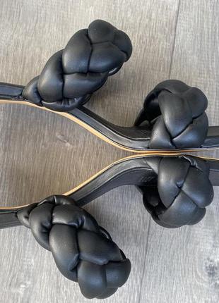 Плетенные босоножки на невысоком каблуке. черные босоножки на каблуке. летние босоножки. летние открытые туфли3 фото