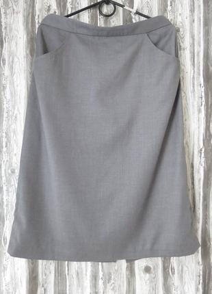 Юбка прямого кроя с карманами серого цвета 48 размер