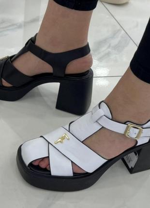 Божественно стильные босоножки на толстом каблуке,закрытые, турция, люкс кожа.