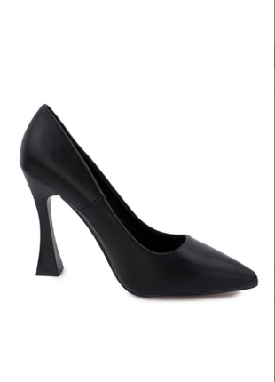 Женские черные туфли на высоком каблуке