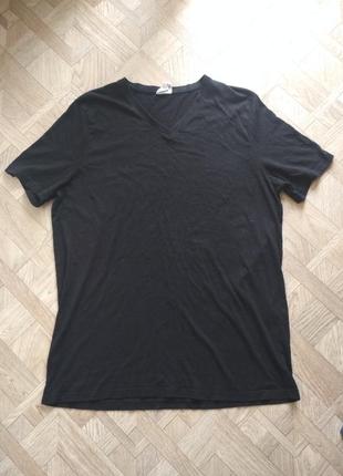 Чёрная однотонная футболка1 фото