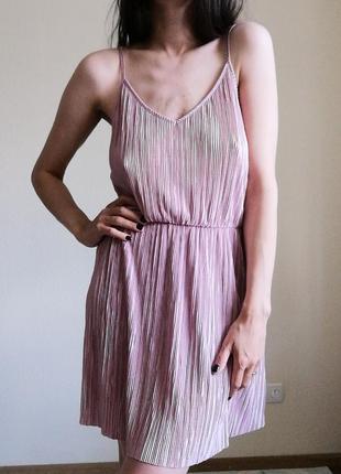 Літнє пудрове плаття в жатку на тоненьких шлейках1 фото