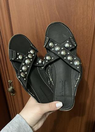 Кожаные шлепанцы