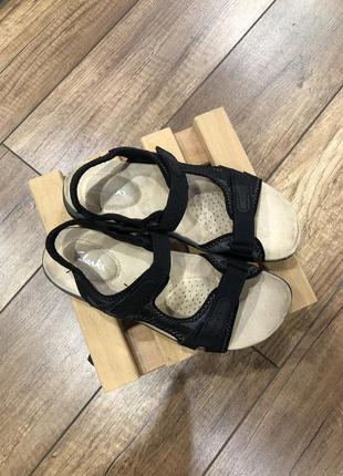 Босоніжки clarks