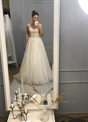 Весільну сукню.торг