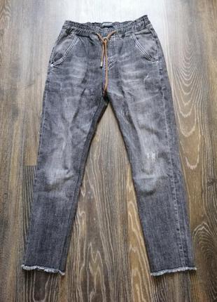 Джинсы мом серые