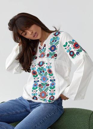 Вышиванка вышитая рубашка цветами с кружевом1 фото