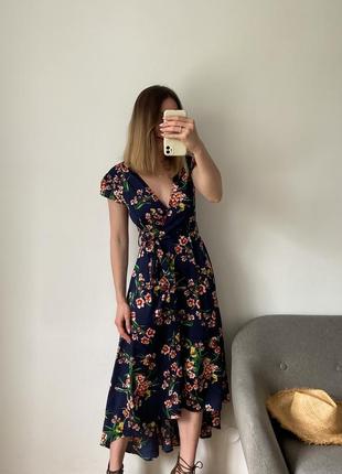 Сатиновое длинное платье асимметричного кроя в цветочный принт3 фото