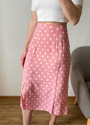 Розовая юбка миди в горошек9 фото