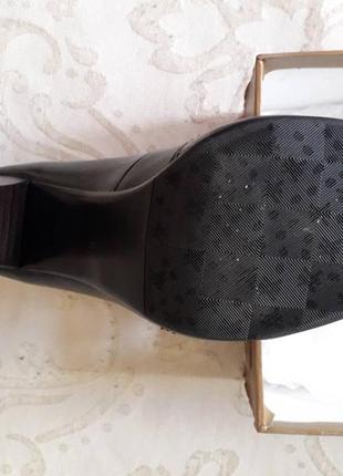 Нові туфлі - "човники" з натуральної шкіри чорного кольору з коричневим шкіряним оздобленням5 фото
