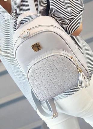 Женский городской рюкзак в стиле рептилии с веночком серый4 фото
