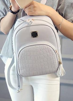 Женский городской рюкзак в стиле рептилии с веночком серый3 фото
