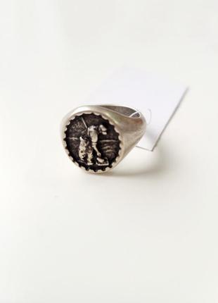 Перстень чоловічий з малюнком no brand сріблястий 108022 фото