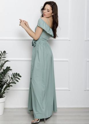 Оливковое длинное платье с открытыми плечами2 фото