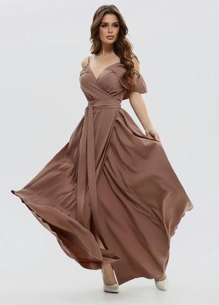 Коричневое длинное платье с открытыми плечами2 фото