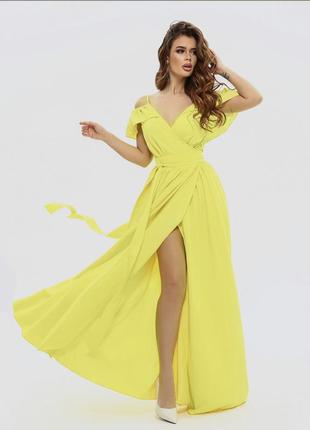 Желтое длинное платье с открытыми плечами3 фото