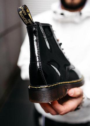 Стильные ботинки из лакированной кожи мартинс в черном цвете (осень-зима-весна)😍3 фото