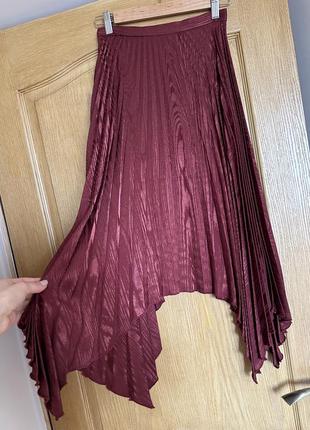 Новая бордовая асимметричная плиссированная длинная юбка reserved