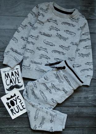 Класний костюм nutmeg в крокодилах 1-1.5 роки