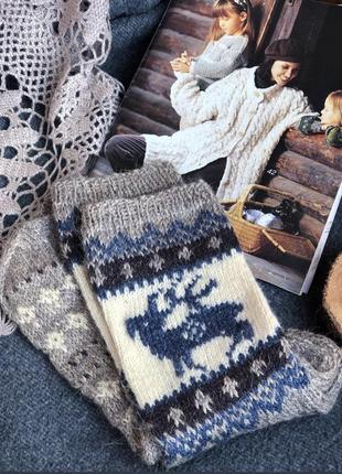 Вʼязані шкарпетки з оленями. вовна