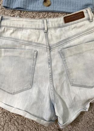 Короткие джинсовые шорты No4294 фото