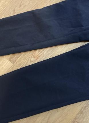 Класичні брюки дуже темного синього кольору прямого крою2 фото