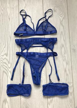 Сексуальное белье в сетку. бюст трусики пояс гартера