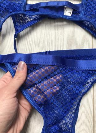 Сексуальное белье в сетку. бюст трусики пояс гартера