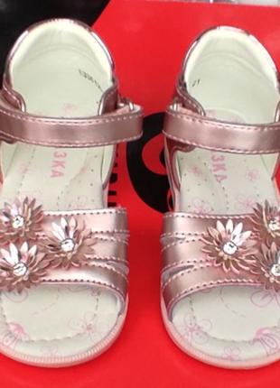 Розовые босоножки сандалии для девочки с пяткой4 фото