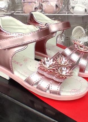 Розовые босоножки сандалии для девочки с пяткой6 фото