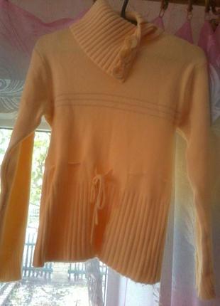 Жовтий светр