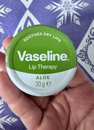 Бальзам для губ с алоэ vaseline lip therapy aloe1 фото