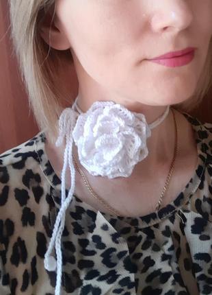 Цветок чокер, белая роза чокер, цветок на шею, модный тренд