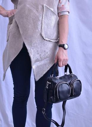 Женская сумка кросс-боди на плечо с накладными карманами из эко кожи итальянского бренда gildatohetti.2 фото