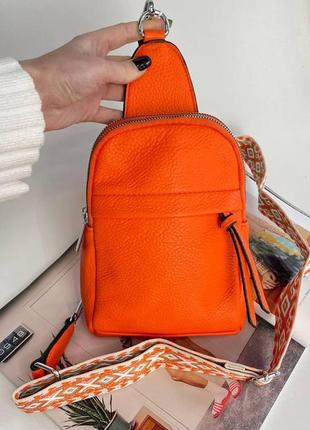 Помаранчевий рюкзак слінг жіночий зі шкірозамінників paolo bags.1 фото