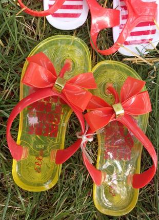 Босоніжки для моря/води