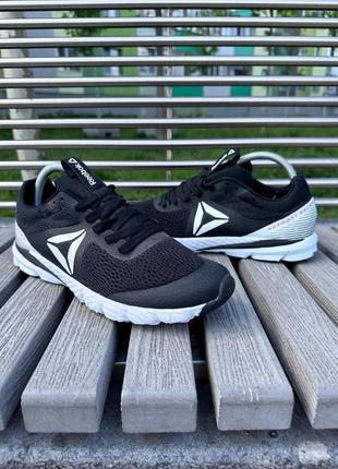 Логогре чёрные кроссовки reebok racer черные мужские кроссовки reebok racer черные кроссовки в сеточку