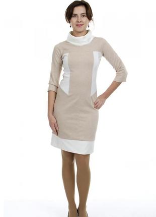 Женское бежевое платье с белым воротником рукав три четверти размер м