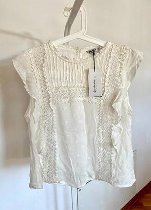 Женская блуза stradivarius в белом цвете со вставками вышивки