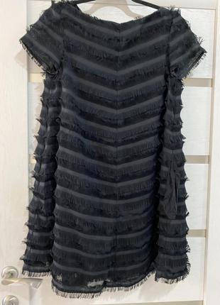 Черная мини-платье с бахромой3 фото